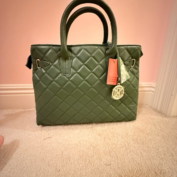 Badgley Mischka Elegant Green Quilted Handbag - Picture 3 of 7